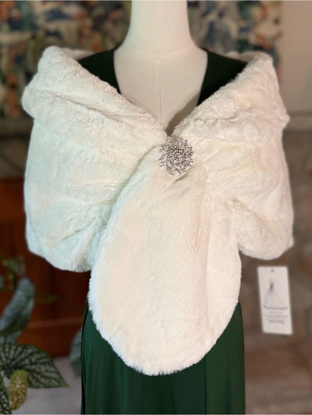 White Faux Fur Bridal Wrap with Decorative Snowflake Brooch NWT S/M